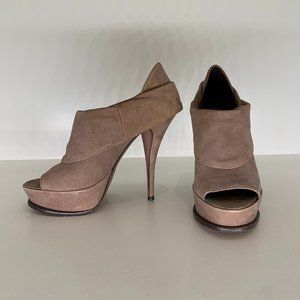 Elizabeth and James E-more Shoes